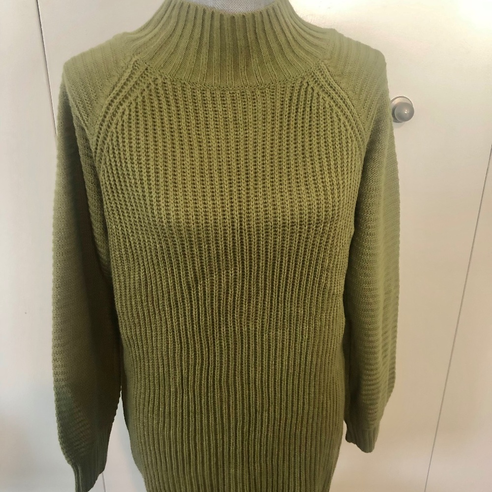 NEW NEVER WORN PRETTY SOFT SWEATER DRESS SIZE MED